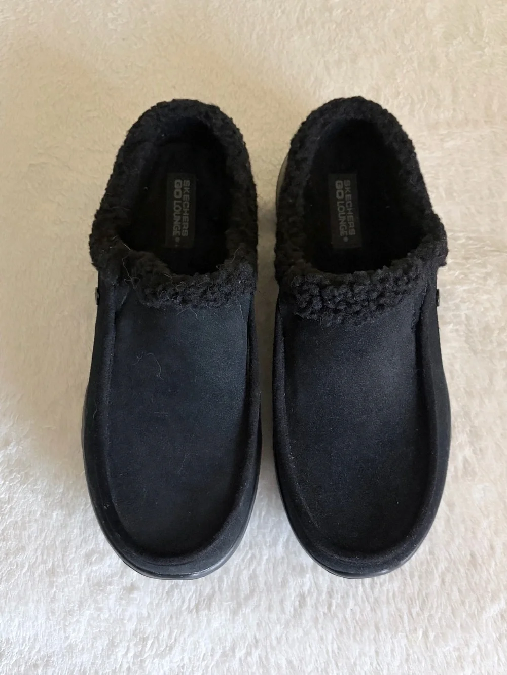 Skechers Women’s Black Sherpa-Lined Slip-On Shoes Sz 8.5